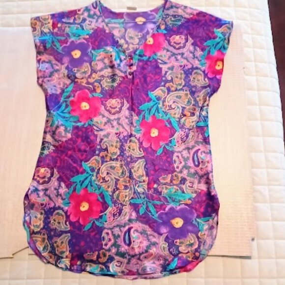 California Miss nightgown Size Large, multi-colored w/silky feel - Picture 3 of 11